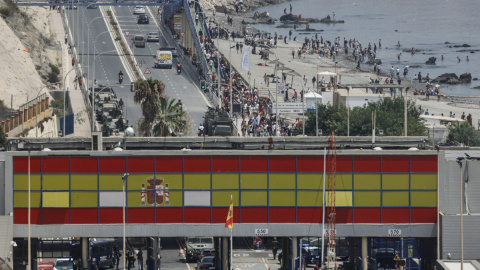 Frontera Una fotografía de la frontera española tomada desde la ciudad de Fnideq (Marruecos), que linda con Ceuta, el 31 de julio.