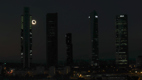Eclipse de Sol en las cuatro torres de Madrid. Eclipse de Sol en las cuatro torres de Madrid.