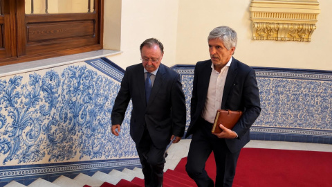 Vivas Marlaska El ministro del Interior, Fernando Grande-Marlaska, junto al presidente de la ciudad autónoma de Ceuta, Juan José Vivas, el jueves 13 de agosto.