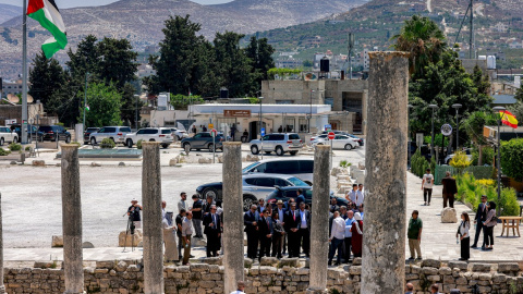Un grupo de diplomáticos extranjeros acreditados por la Autoridad Palestina visita el yacimiento arqueológico de Sebastia, al norte de Nablus, en la Cisjordania ocupada (29/06/26) Un grupo de diplomáticos extranjeros acreditados por la Autoridad Palestina visita el yacimiento arqueológico de Sebastia, al norte de Nablus, en la Cisjordania ocupada (29/06/26)