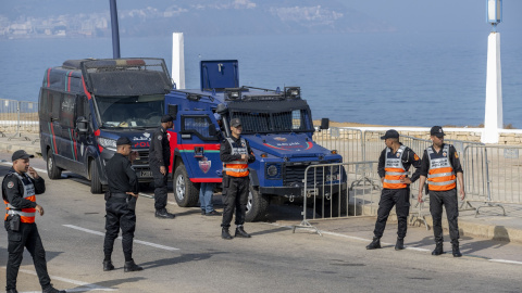 La Policía marroquí en Castillejos (Marruecos), este sábado. La Policía marroquí en Castillejos (Marruecos), este sábado.