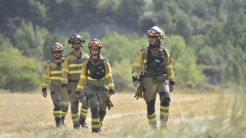 Bomberos trabajan en las tareas de extinción del incendio de Las Peñas de Riglos, a 11 de agosto de 2026. Bomberos trabajan en las tareas de extinción del incendio de Las Peñas de Riglos, a 11 de agosto de 2026.