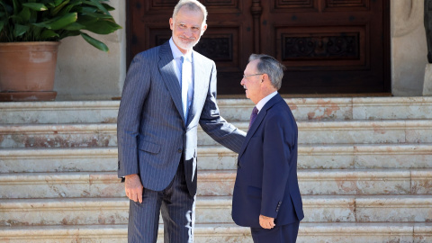 Felipe VI Felipe VI, junto a Juan Jesús Vivas, presidente Ceuta, en el Palacio de Marivent, a 6 de agosto de 2026.