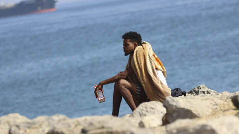 Uno de los jóvenes que ha vuelto a la playa del Trampolín, a 19 de agosto de 2026. Uno de los jóvenes que ha vuelto a la playa del Trampolín, a 19 de agosto de 2026.