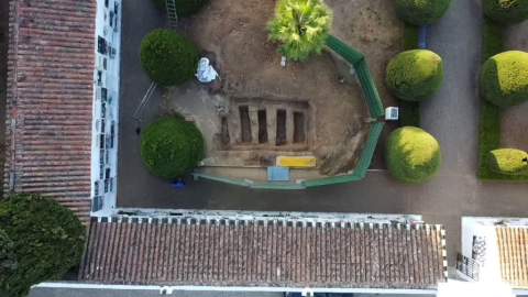 Imágenes aéreas de la fosa común intervenida en Aracena, Huelva, a 19 de agosto de 2026. Imágenes aéreas de la fosa común intervenida en Aracena, Huelva, a 19 de agosto de 2026.