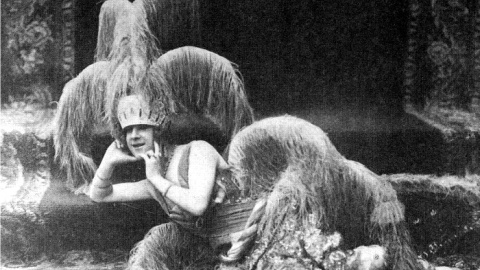Fotografía de Edmond de Bries, reconocido transformista español durante el primer tercio del siglo XX.