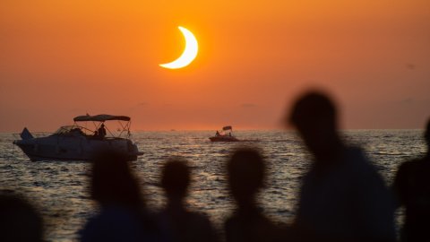 Vista del mar durante el eclipse solar total de 2026 en Ibiza.