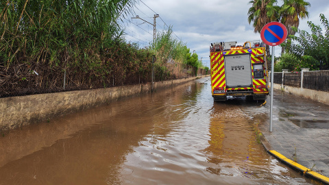 Las inundaciones por las fuertes lluvias obligan a actuar a unidades de Bombers de Catalunya. Las inundaciones por las fuertes lluvias obligan a actuar a unidades de Bombers de Catalunya.