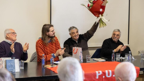 Pepe Gutiérrez, amb un ram de flors a la mà, en una imatge cedida. Pepe Gutiérrez, amb un ram de flors a la mà, en una imatge cedida.