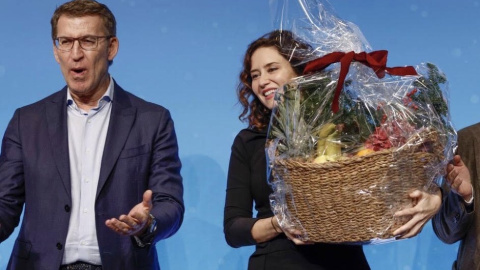 Alberto Núñez Feijóo e Isabel Díaz Ayuso, en la cena de Navidad del PP en 2023. SERGIO PÉREZ / EFE Alberto Núñez Feijóo e Isabel Díaz Ayuso, en la cena de Navidad del PP en 2023. SERGIO PÉREZ / EFE
