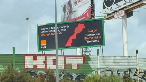 Cartel en el que aparece el mapa de Marruecos incluyendo al Sáhara Occidental.