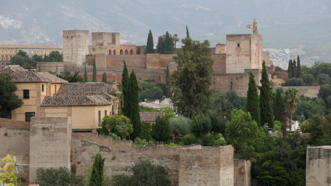La Alhambra de Granada en su reapertura al público tras los terremotos de la pasada semana. La Alhambra de Granada en su reapertura al público tras los terremotos de la pasada semana.