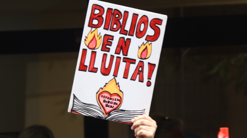 Treballadors de biblioteca manifestant-se aquest divendres a Barcelona (05 de juny del 2026) Treballadors de biblioteca manifestant-se a Barcelona