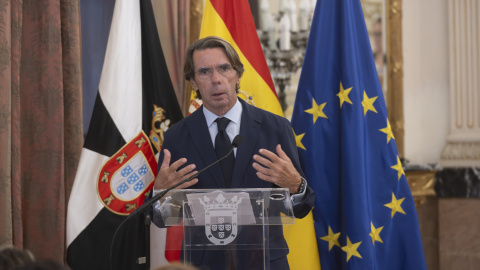 El expresidente del Gobierno, José María Aznar, durante su visita a Ceuta, en el Palacio de la Asamblea, a 27 de agosto de 2026. El expresidente del Gobierno, José María Aznar, durante su visita a Ceuta, en el Palacio de la Asamblea, a 27 de agosto de 2026.