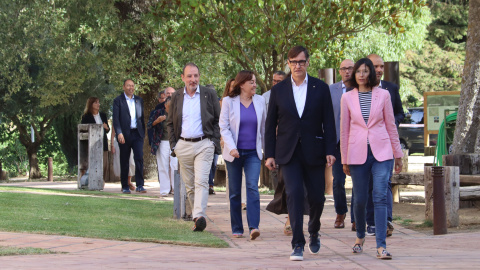 Arribada del Govern a la reunió al Monestir de les Avellanes.
