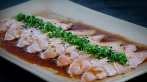 Receta de pescado con salsa nikkei.