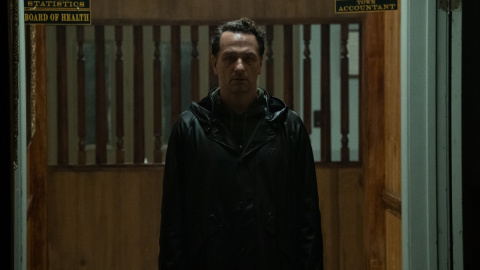 Matthew Rhys está sembrado en 'La maldición de Widow's Bay'. Matthew Rhys está sembrado en 'La maldición de Widow's Bay'.