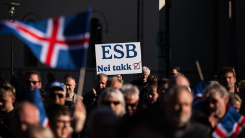 Una manifestación contraria a la UE en Rekiavik, este jueves.