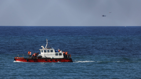 Evacuación de pasajeros del barco que se hundió en Chipre, a 30 de agosto de 2026.