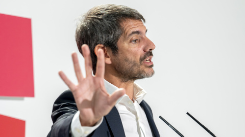 El ministro de Cultura y portavoz de Comuns, Ernest Urtasun, durante la rueda de prensa de este lunes.