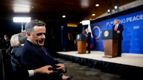 El director de la CIA, John Ratcliffe en una rueda de prensa conjunta del presidente ruso Vladimir Putin y su homólogo estadounidense Donald Trump.