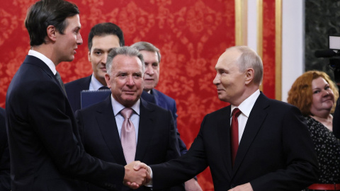 September 5, 2026, Moscow, Russia: Russian President VLADIMIR PUTIN, right, welcomes JARED KUSHNER, left, son-in-law of U.S President Trump, as U.S. special envoy STEVE WITKOFF, center, looks on before a meeting to discuss peace talks to end the war with Ukraine at the Kremlin in Moscow, Russia.,Image: 1131257391, License: Rights-managed, Restrictions: , Model Release: no , Pictured: Putin Vladimir,Kushner Jared,Witkoff Steve , Credit line: Gavriil Grigorov/Kremlin Pool / Zuma Press / Europa PressEditorial licence valid only for Spain and 3 MONTHS from the date of the image, then delete it from your archive. For non-editorial and non-licensed use, please contact EUROPA PRESS.Gavriil Grigorov/Kremlin Pool / Zuma Press / Europa Press / ContactoPhoto05/9/2026
