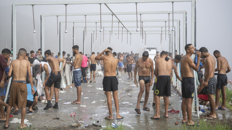 Duchas colectivas en la playa del Trampolín, a 7 de septiembre de 2026, en Ceuta. Duchas colectivas en la playa del Trampolín, a 7 de septiembre de 2026, en Ceuta.