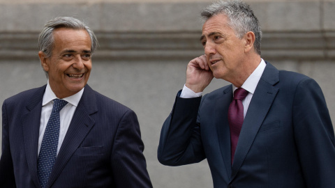 Leonardo Marcos (d), exdirector de la Guardia Civil, a su llegada a la Audiencia Nacional, a 10 de septiembre de 2026.