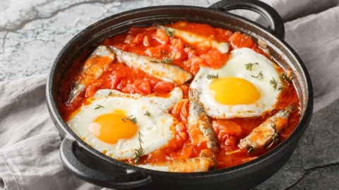 Receta de ‘shakshuka’ de sardinas fácil: pura esencia mediterránea