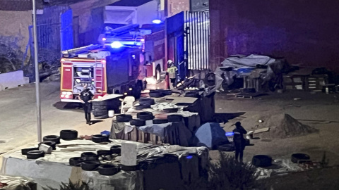 Incendio en los campamentos de inmigrantes de las naves del Tarajal, en Ceuta.
