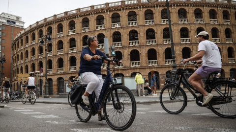 Imagen de archivo de un carril-bici en Valencia, considerada la segunda mejor ciudad española para moverse en bicicleta. Imagen de archivo de un carril-bici en Valencia, considerada la segunda mejor ciudad española para moverse en bicicleta.