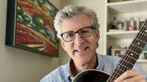Cash Stevens, el doble musical de Feijóo.