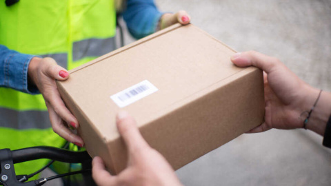 El insólito robo en Correos de Castro Urdiales: realiza todo el papeleo para llevarse un paquete que no era suyo El insólito robo en Correos de Castro Urdiales: realiza todo el papeleo para llevarse un paquete que no era suyo