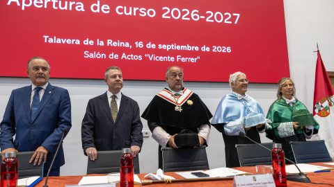 Emiliano García-Page junto al rector de la Universidad de Castilla-La Mancha, José Julián Garde, y otros representantes institucionales, a 16 de septiembre de 2026. Emiliano García-Page junto al rector de la Universidad de Castilla-La Mancha, José Julián Garde, y otros representantes institucionales, a 16 de septiembre de 2026.