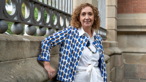Ester Capella (ERC), al pati intern del Parlament, retratada per 'Públic'.