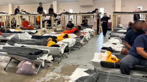 Fotografía tomada del informe que denuncia los hacinamientos y abusos en el centro para migrantes de Krome, Florida, a 17 de septiembre de 2026.