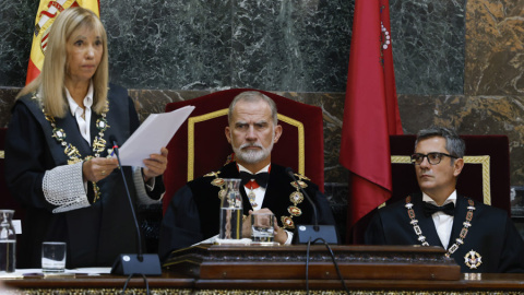Felipe VI, la presidenta del Tribunal Supremo y del CGPJ, Isabel Perelló, y el ministro de Justicia, Félix Bolaños, durante el acto de apertura del Año Judicial.