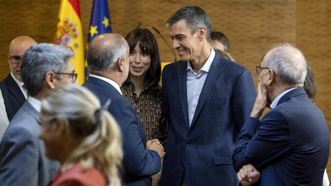 El presidente del Gobierno, Pedro Sánchez, durante su visita a las instalaciones del Instituto de Ciencias Matemáticas, acompañado por la ministra de Ciencia, Innovación y Universidades, Diana Morant.
