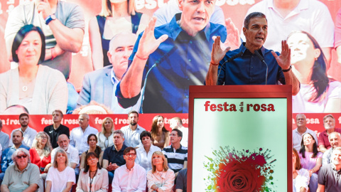 EuropaPress_7787808_presidente_gobierno_pedro_sanchez_celebracion_fiesta_rosa_psc_20_septiembre El presidente del Gobierno, Pedro Sánchez, durante la celebración de la Fiesta de la Rosa del PSC, a 20 de septiembre de 2026, en Gavà, Barcelona, Catalunya (España). Sánchez retoma así su agenda de actos de partido en el nuevo curso político tras el parón veraniego y con la crisis de Ceuta todavía sin cerrar, casi dos meses después de la entrada masiva de cerca de 80.000 personas de manera irregular, de los que miles aún continúan en la ciudad autónoma.Alberto Paredes / Europa Press20/9/2026