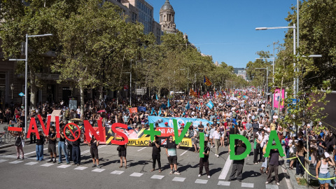 Una imatge de la manifestació d'aquest 20 de setembre a Barcelona contra l'ampliació de l'aeroport del Prat. 20/09/2026 Una imatge de la manifestació d'aquest 20 de setembre a Barcelona contra l'ampliació de l'aeroport del Prat.
