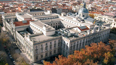 Cada uno de los 83 jueces del Supremo cobra 30.000 euros más que Sánchez
