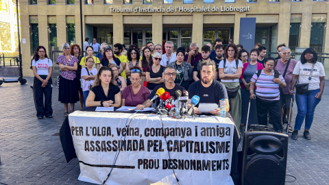 Roda de premsa davant dels jutjats de l'Hospitalet Roda de premsa davant dels jutjats de l'Hospitalet