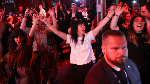 e2765e29d5e4f29580d9f1264a8bce68675f5a97w Elif Eralp celebra los resultados de Die Linke tras las elecciones en Berlín.