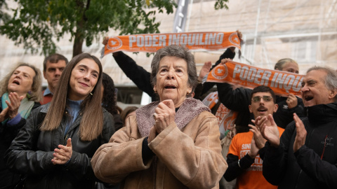 Maricarmen celebra el aplazamiento de su desahucio, 29 de octubre de 2025.