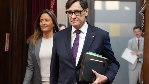 El president de la Generalitat, Salvador Illa, i la consellera d'Educació, Esther Niubó, entren al Parlament (dimecres 23 de setembre del 2026) El president de la Generalitat, Salvador Illa, i la consellera d'Educació, Esther Niubó, entren al Parlament