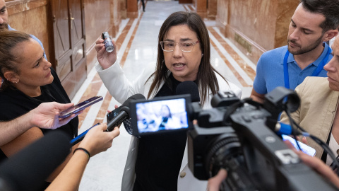 La diputada del PP, Ana Vázquez, tras ser expulsada por llevar un bote de gas pimienta durante una sesión de control al Gobierno, en el Congreso de los Diputados.