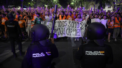 Manifestación, tras el desahucio de Maricarmen, frente al ático de Chamberí adquirido por la Comunidad de Madrid.