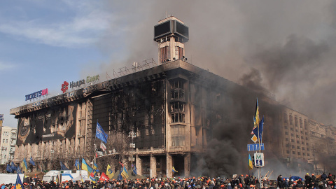 1200px-Euromaidan_in_Kiev_2014-02-19_12-06