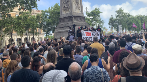 Concentración en Barcelona en solidaridad con las personas migrantes víctimas de la represión policial en Melilla.