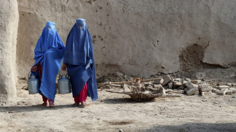 Dos mujeres con burka, a 10 de mayo de 2022, en Afganistán. USAI / ZUMA PRESS / CONTACTOPHOTO / EUROPA PRESS
